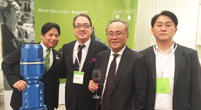 中央中央右:ストローマンジャパン 社長 嶋田 敦 氏 中央左:有心会理事長 右:有心会診療部長 左:ストローマンジャパン 営業担当